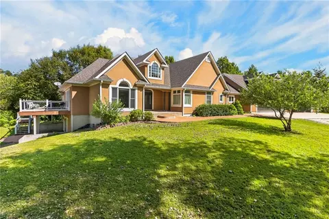 Exterior - 1401 Pinecrest Dr, Bethany, MO 64424 photo 7 of 10