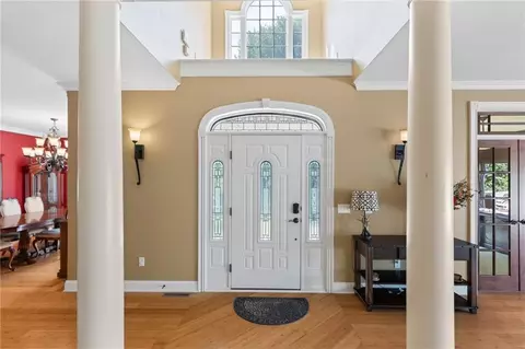 Entry Way - 1401 Pinecrest Dr, Bethany, MO 64424 photo 1 of 6