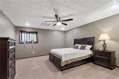 Bedroom - 1401 Pinecrest Dr, Bethany, MO 64424 photo 11 of 12