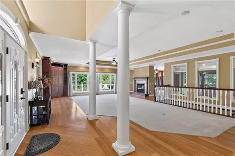 Entry Way - 1401 Pinecrest Dr, Bethany, MO 64424 photo 2 of 6