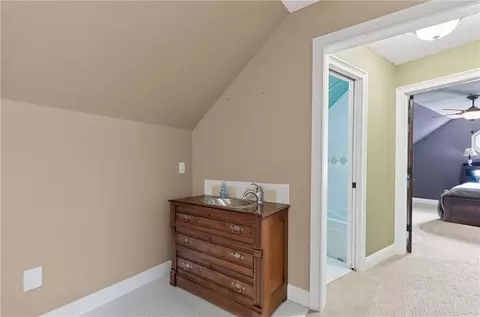 Entry Way - 1401 Pinecrest Dr, Bethany, MO 64424 photo 4 of 6