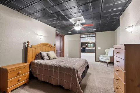 Bedroom - 1401 Pinecrest Dr, Bethany, MO 64424 photo 7 of 12