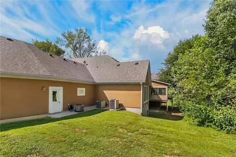 Exterior - 1401 Pinecrest Dr, Bethany, MO 64424 photo 9 of 10