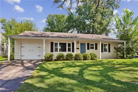 7217 Dearborn St, Overland Park, KS 66204