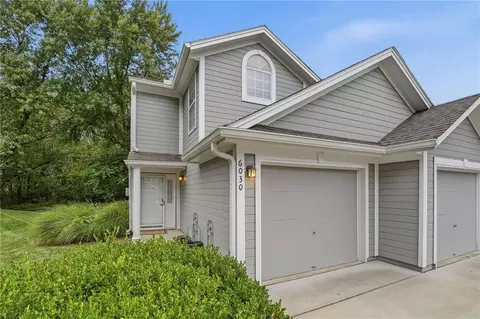6030 NE Moonstone Dr, Lees Summit, MO 64064