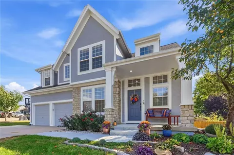 2325 W Piatt Ln, Olathe, KS 66061