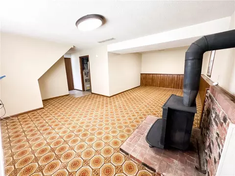 Living - 115 Fairview Ave, Warrensburg, MO 64093 photo 2 of 5