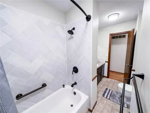 Bath - 115 Fairview Ave, Warrensburg, MO 64093 photo 1 of 3