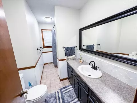 Bath - 115 Fairview Ave, Warrensburg, MO 64093 photo 2 of 3