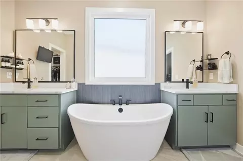 Bath - 202 E Maple St, Lone Jack, MO 64070 photo 2 of 6