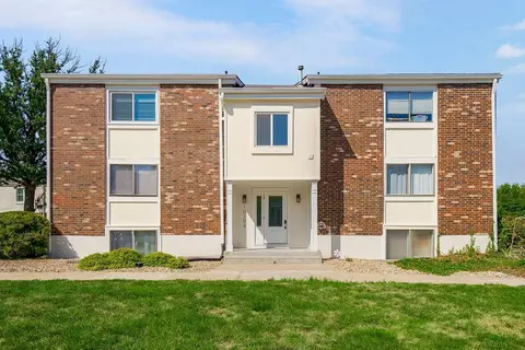 10106 W 96th- Ter #C, Overland Park, KS 66214