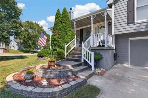 Exterior - 101 SW Drew Ln, Lees Summit, MO 64081 photo 3 of 8