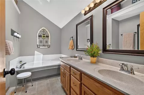 Bath - 101 SW Drew Ln, Lees Summit, MO 64081 photo 1 of 3