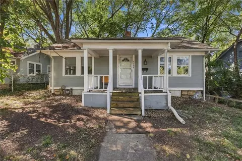 6104 Tracy Ave, Kansas City, MO 64110