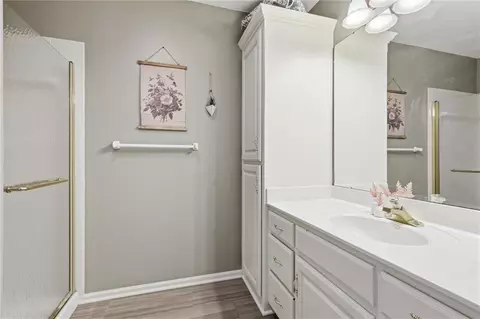 Bath - 2808 SW Arthur Dr, Lees Summit, MO 64082 photo 4 of 5