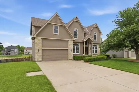 Exterior - 2808 SW Arthur Dr, Lees Summit, MO 64082 photo 3 of 11