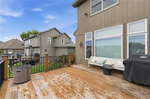 Exterior - 2808 SW Arthur Dr, Lees Summit, MO 64082 photo 6 of 11