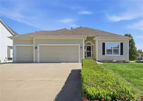 615 Seaton Blvd, Raymore, MO 64083
