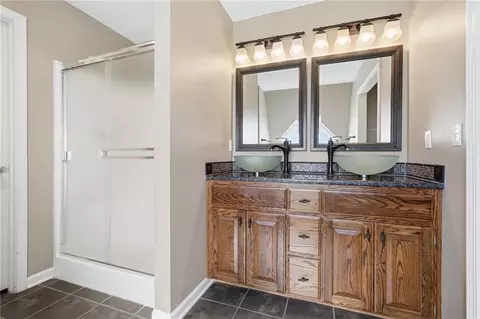 Bath - 615 Seaton Blvd, Raymore, MO 64083 photo 1 of 3