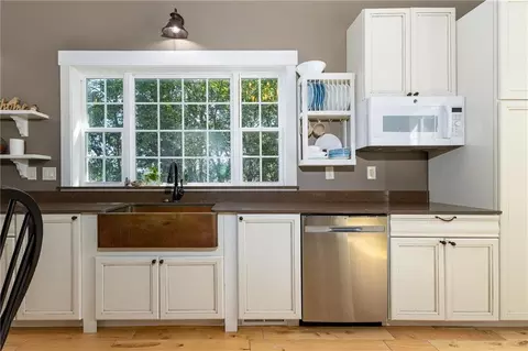 Kitchen - 502 E Leighton St, Frontenac, KS 66763 photo 2 of 5