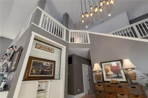 Entry Way - 502 E Leighton St, Frontenac, KS 66763 photo 1 of 9