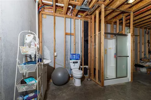 Bath - 502 E Leighton St, Frontenac, KS 66763 photo 7 of 8