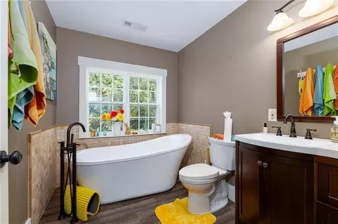 Bath - 502 E Leighton St, Frontenac, KS 66763 photo 5 of 8