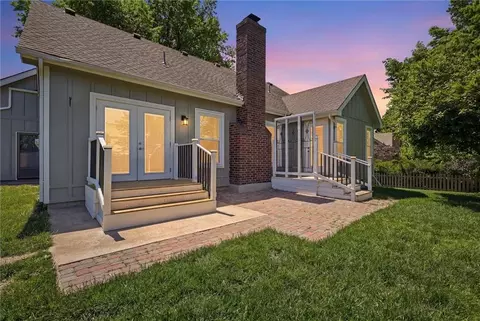 Exterior - 528 NE Bordner Dr, Lees Summit, MO 64086 photo 5 of 9