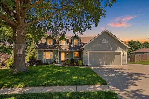 Exterior - 528 NE Bordner Dr, Lees Summit, MO 64086 photo 2 of 9