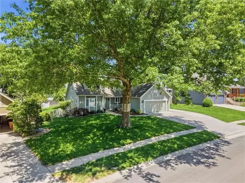 View/Area - 528 NE Bordner Dr, Lees Summit, MO 64086 photo 2 of 4
