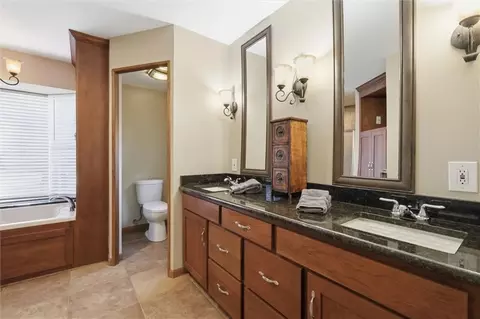 Bath - 528 NE Bordner Dr, Lees Summit, MO 64086 photo 1 of 5