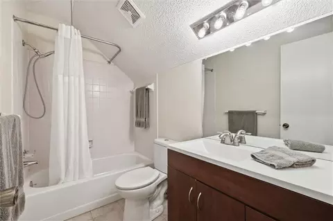 Bath - 528 NE Bordner Dr, Lees Summit, MO 64086 photo 3 of 5