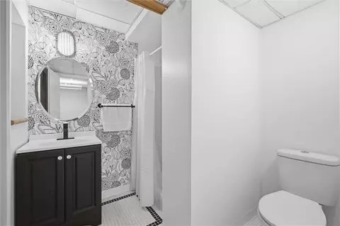 Bath - 528 NE Bordner Dr, Lees Summit, MO 64086 photo 4 of 5