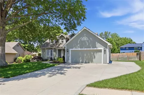 Exterior - 528 NE Bordner Dr, Lees Summit, MO 64086 photo 3 of 9