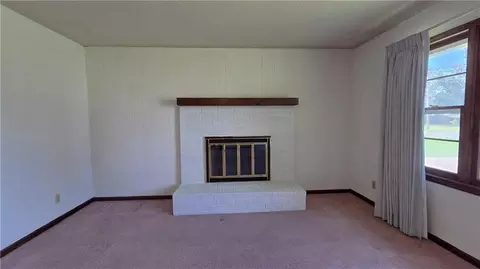 Living - 609 Park St, Lathrop, MO 64465 photo 3 of 5