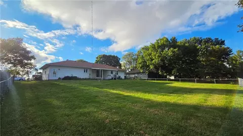 Exterior - 609 Park St, Lathrop, MO 64465 photo 5 of 7
