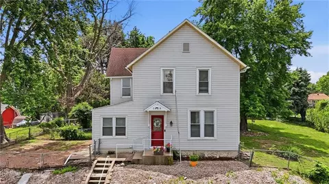 1025 Ironmoulders St, Leavenworth, KS 66048