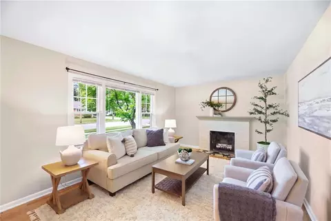 6133 Floyd St, Overland Park, KS 66202