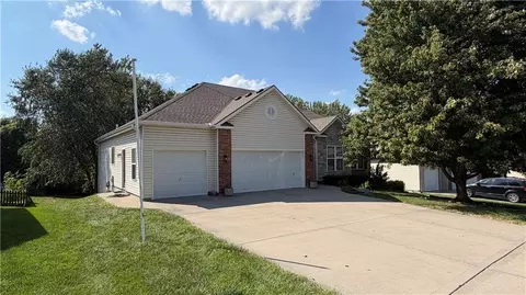 10108 N Willow Ave, Kansas City, MO 64157