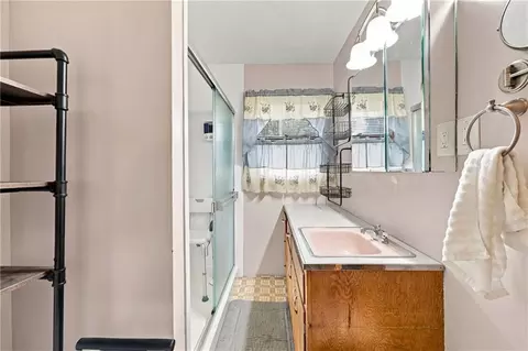 Bath - 10407 E 30th Ter, Independence, MO 64052 photo 1 of 2