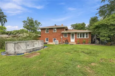 Exterior - 10407 E 30th Ter, Independence, MO 64052 photo 2 of 4