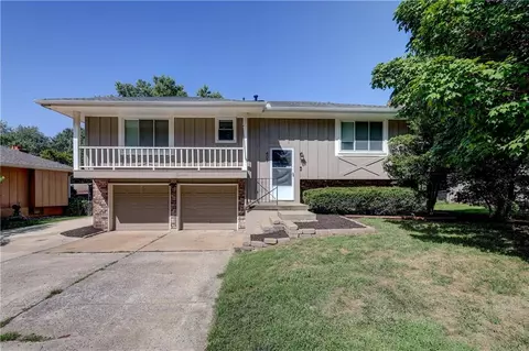407 SE Moreland School Rd, Blue Springs, MO 64014