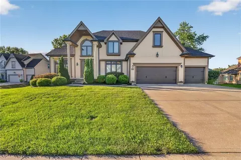 4549 W 141st Ter, Leawood, KS 66224