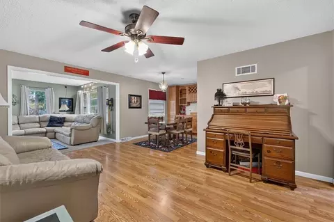 Entry Way - 3800 S Drumm Ave, Independence, MO 64055 photo 2 of 7