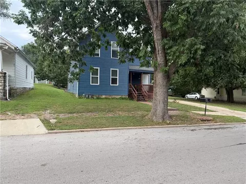 912 A-b Ottawa St, Leavenworth, KS 66048