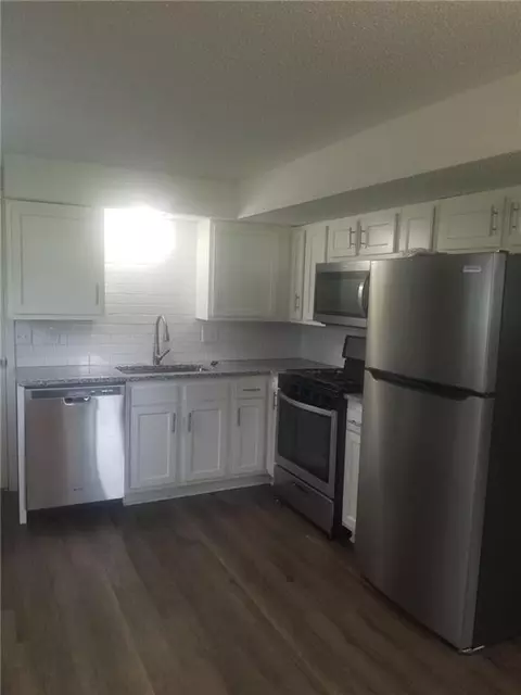9616-9618 E 23rd St, Independence, MO 64052 photo 2