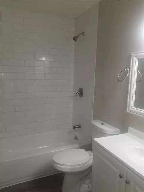 9616-9618 E 23rd St, Independence, MO 64052 photo 3