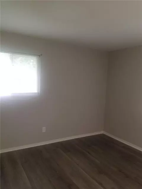 9616-9618 E 23rd St, Independence, MO 64052 photo 5