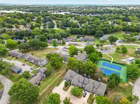 View/Area - 253 NEdgewater Dr, Lees Summit, MO 64064 photo 2 of 4