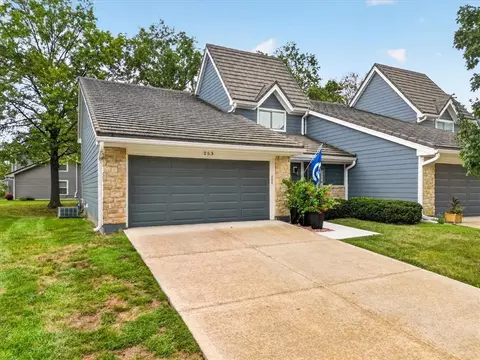 Exterior - 253 NEdgewater Dr, Lees Summit, MO 64064 photo 3 of 10